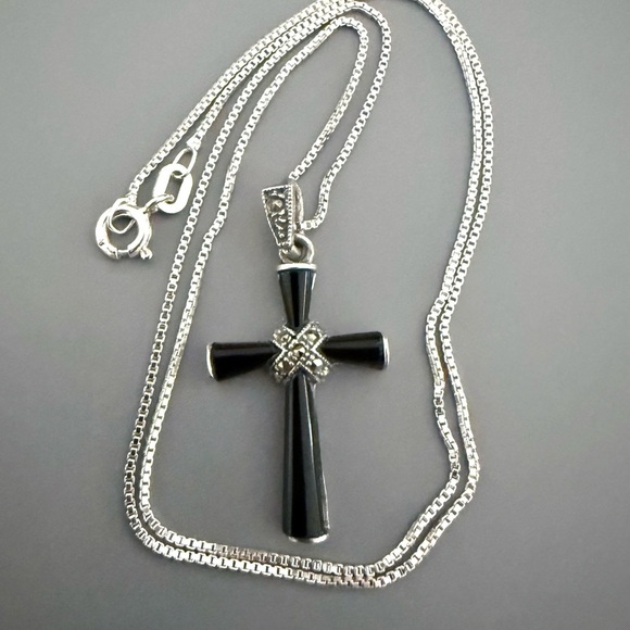 Sterling Silver Cross Art Deco Onyx  Style Pendant Necklace - Picture 1 of 3